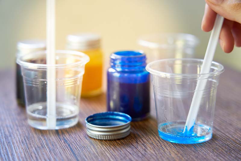 Quels sont les risques dans un laboratoire liés aux produits chimiques ?